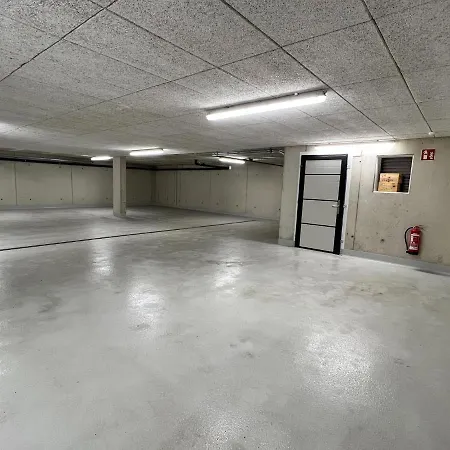 In Near Lifts アパート