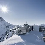 Apartment In Near Lifts *