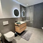 Apartment In Near Lifts *