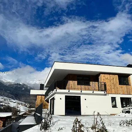 In Near Lifts 公寓