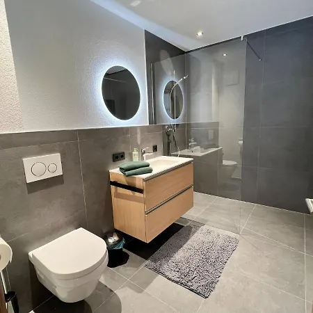 公寓 In Near Lifts *